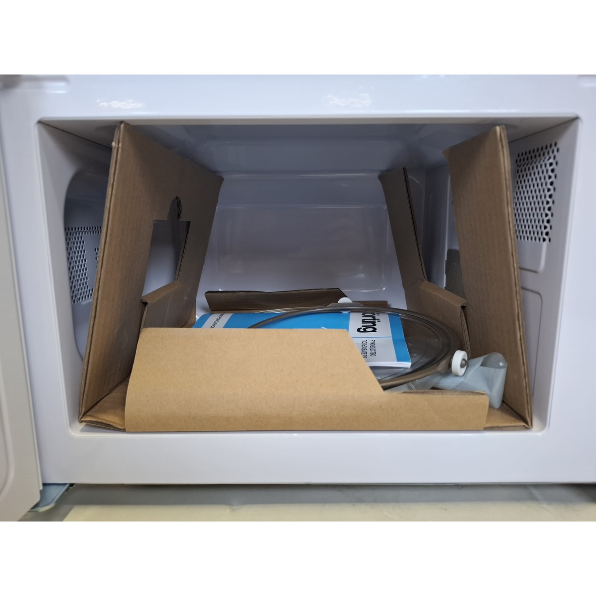 Микроволновая печь Korting KMO820GW, белая