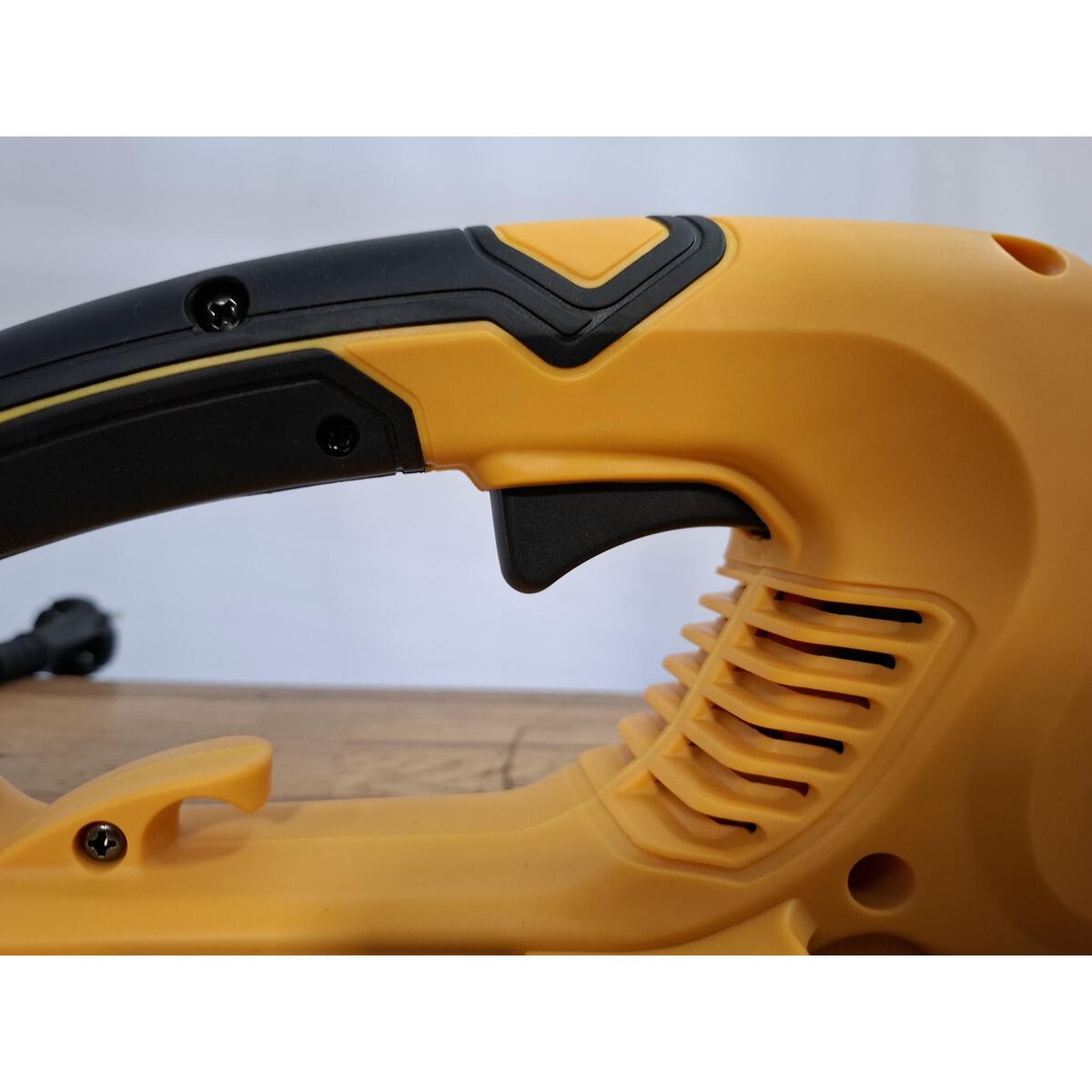 Электрическая цепная пила Denzel EDS-2200 (Цвет: Yellow)