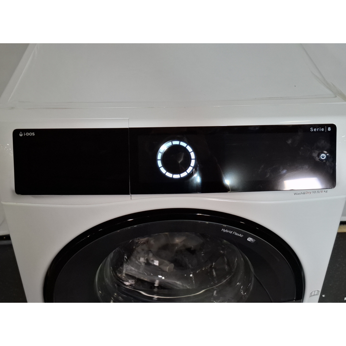 Стиральная машина Bosch Serie 8 WNC254A0SN, белый