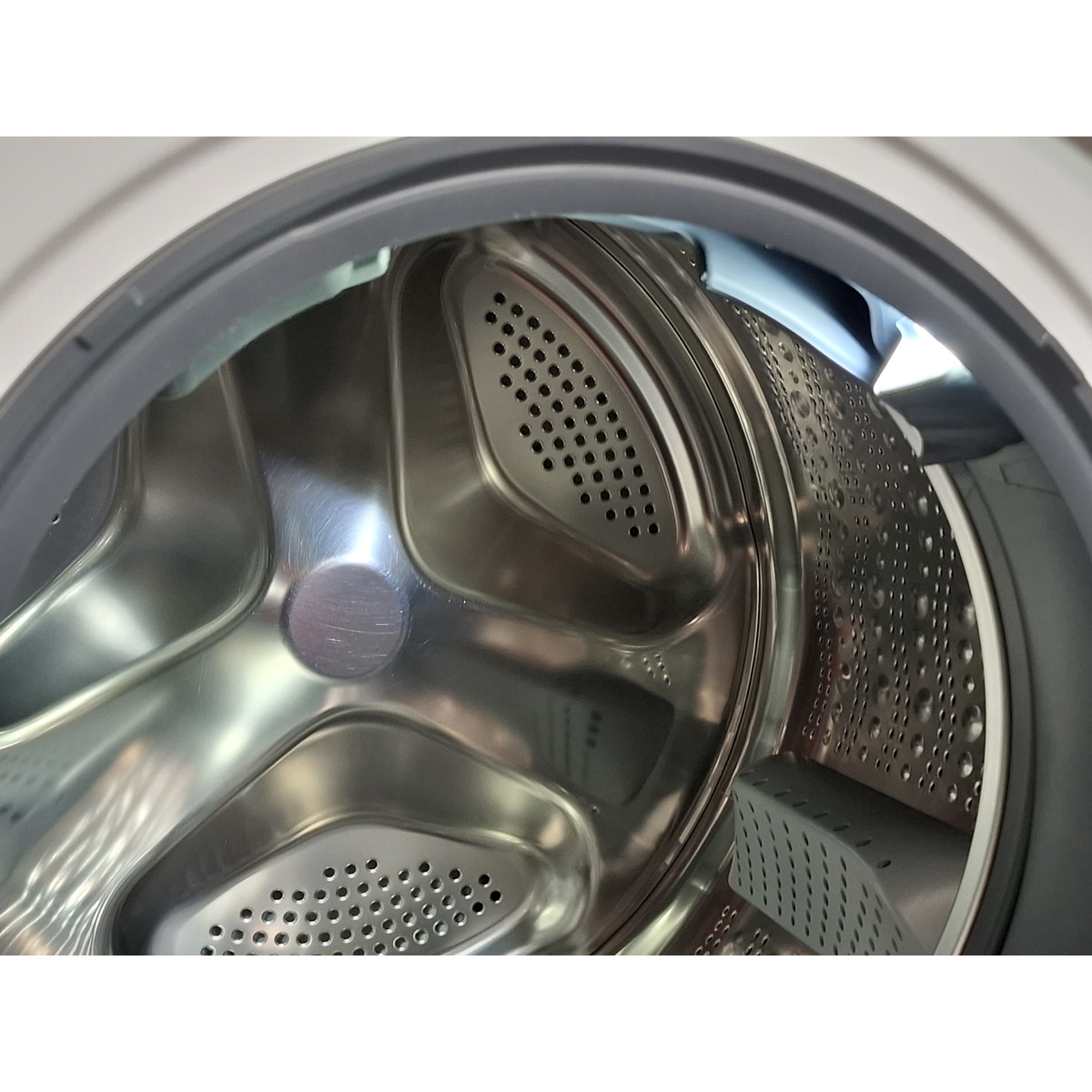 Стиральная машина Bosch Serie 8 WNC254A0SN, белый