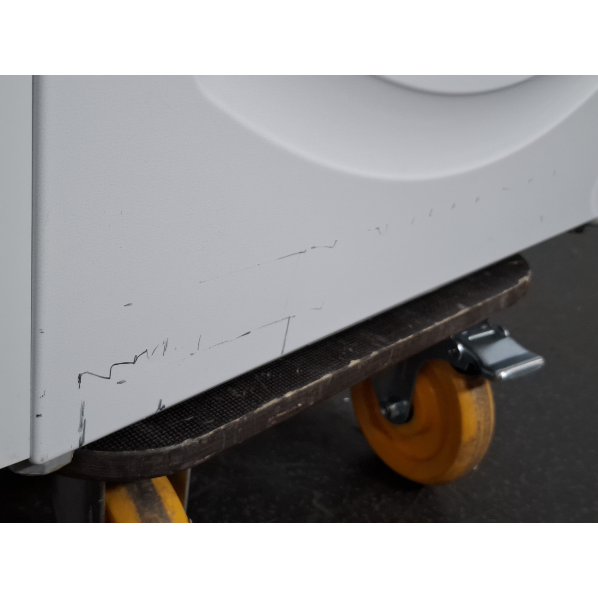 Стиральная машина Bosch Serie 8 WNC254A0SN, белый