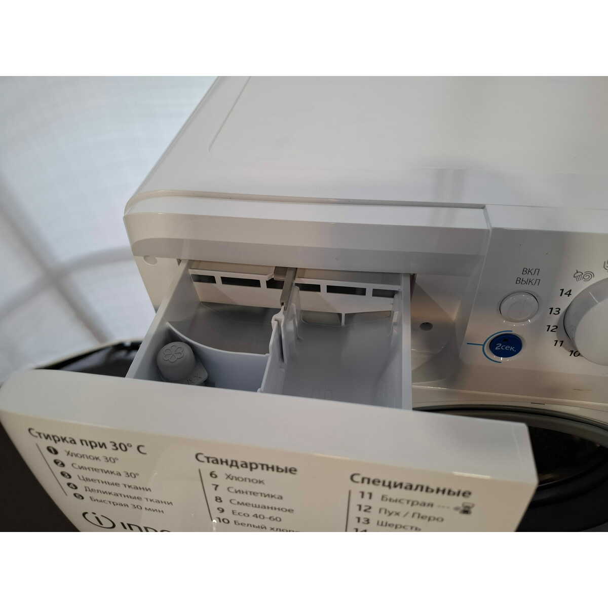 Стиральная машина Indesit BWE 81282 L, белый