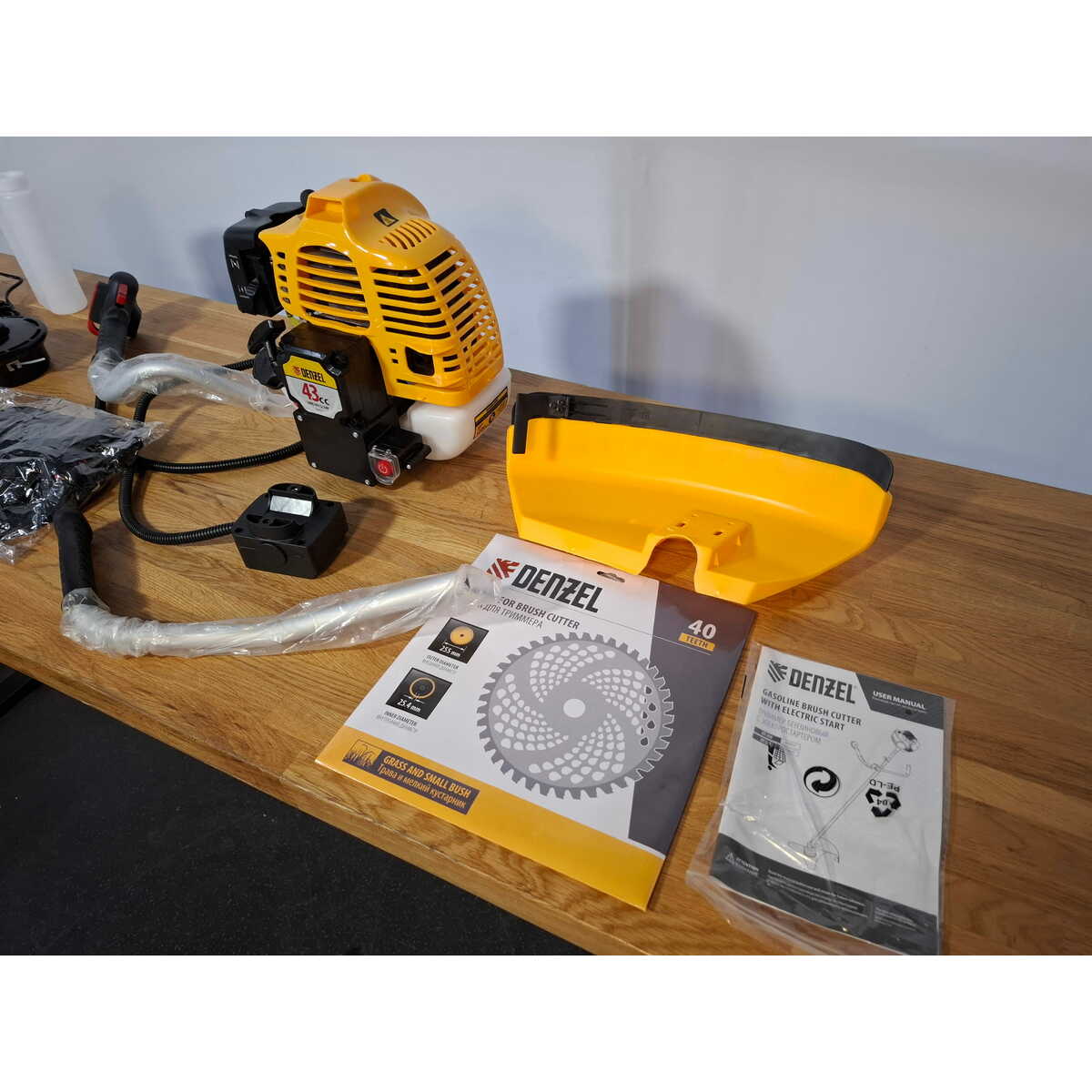 Триммер бензиновый Denzel DT-43E (Цвет: Yellow / Black)