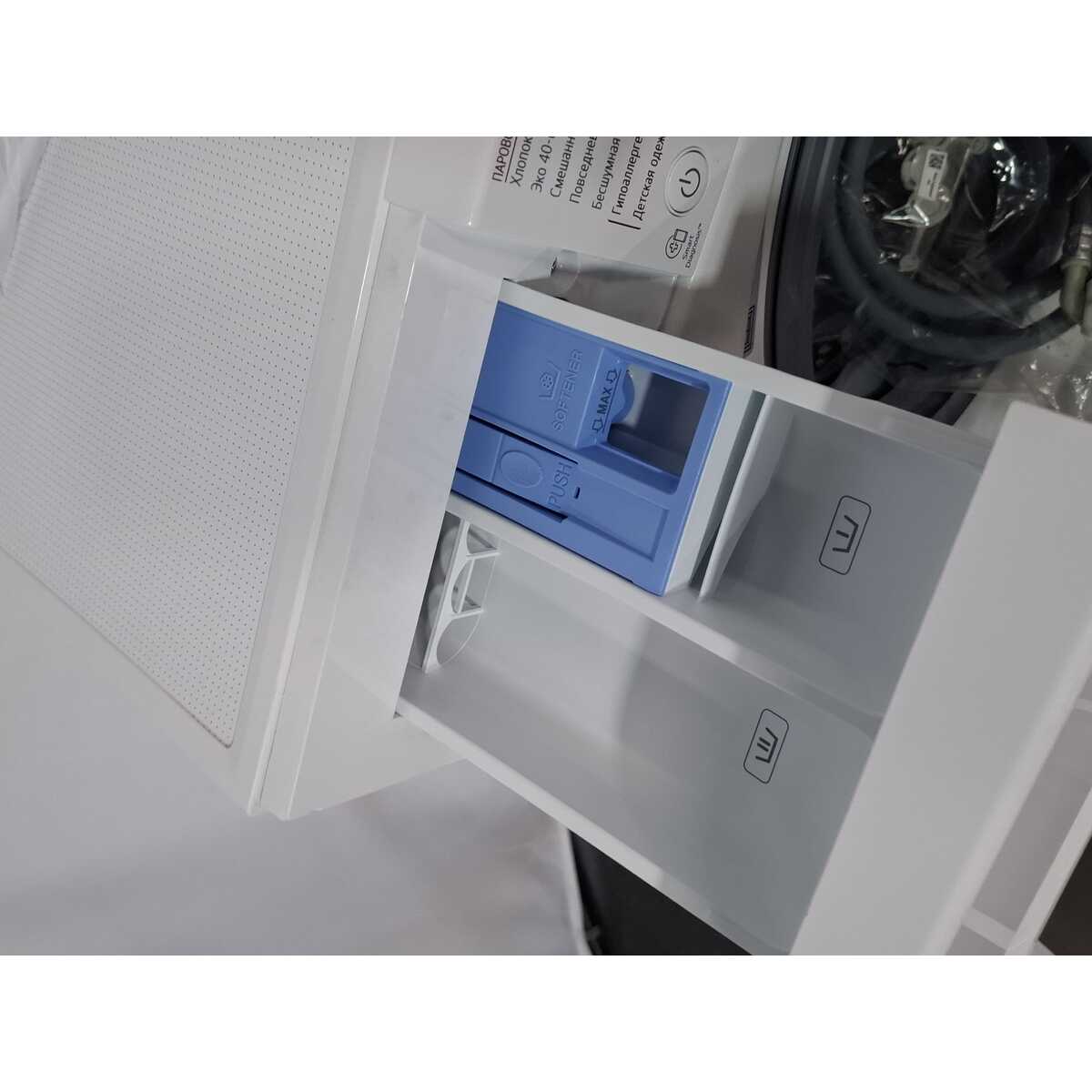 Стиральная машина LG F2V3HS3W, белый