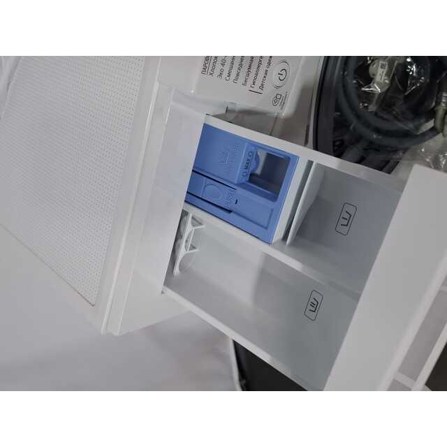 Стиральная машина LG F2V3HS3W, белый