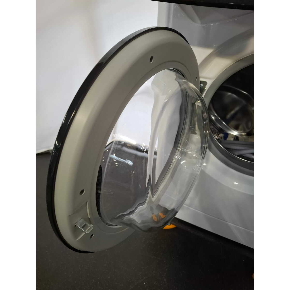 Стиральная машина Indesit EWSB 5085 BK CIS (Цвет: White/Black)