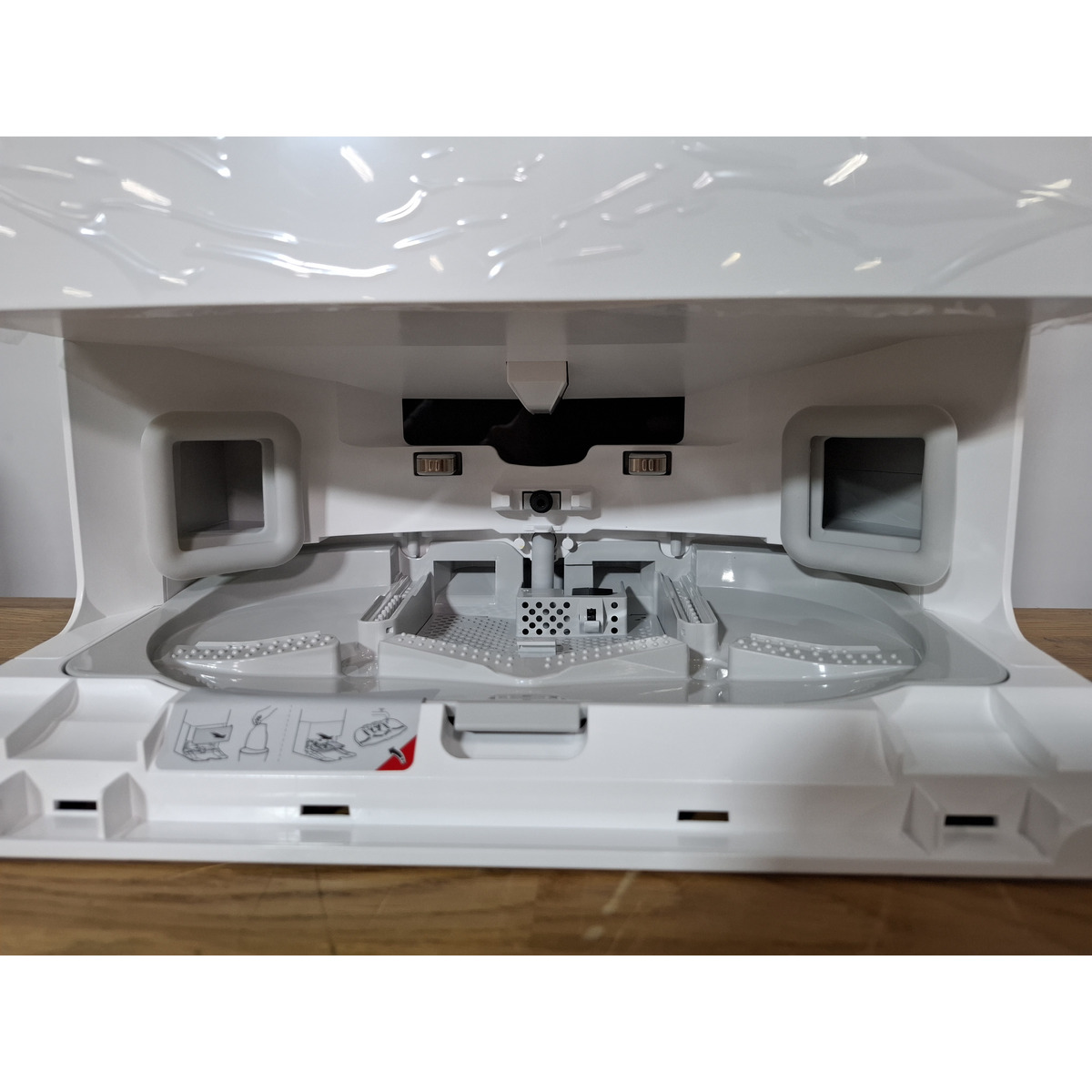 Робот-пылесос Roborock Qrevo MaxV With Refaill and Drainage System, белый
