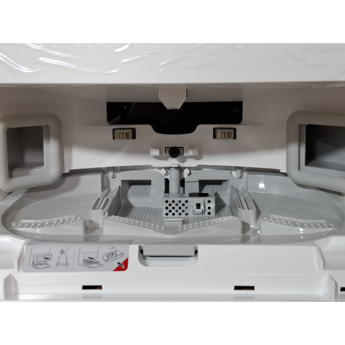 Робот-пылесос Roborock Qrevo MaxV With Refaill and Drainage System, белый