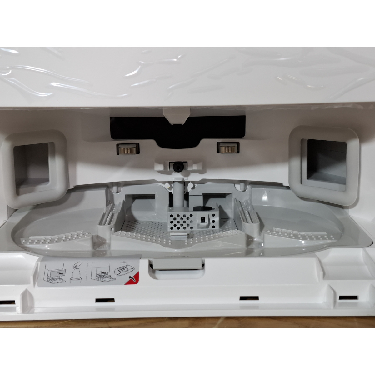 Робот-пылесос Roborock Qrevo MaxV With Refaill and Drainage System, белый
