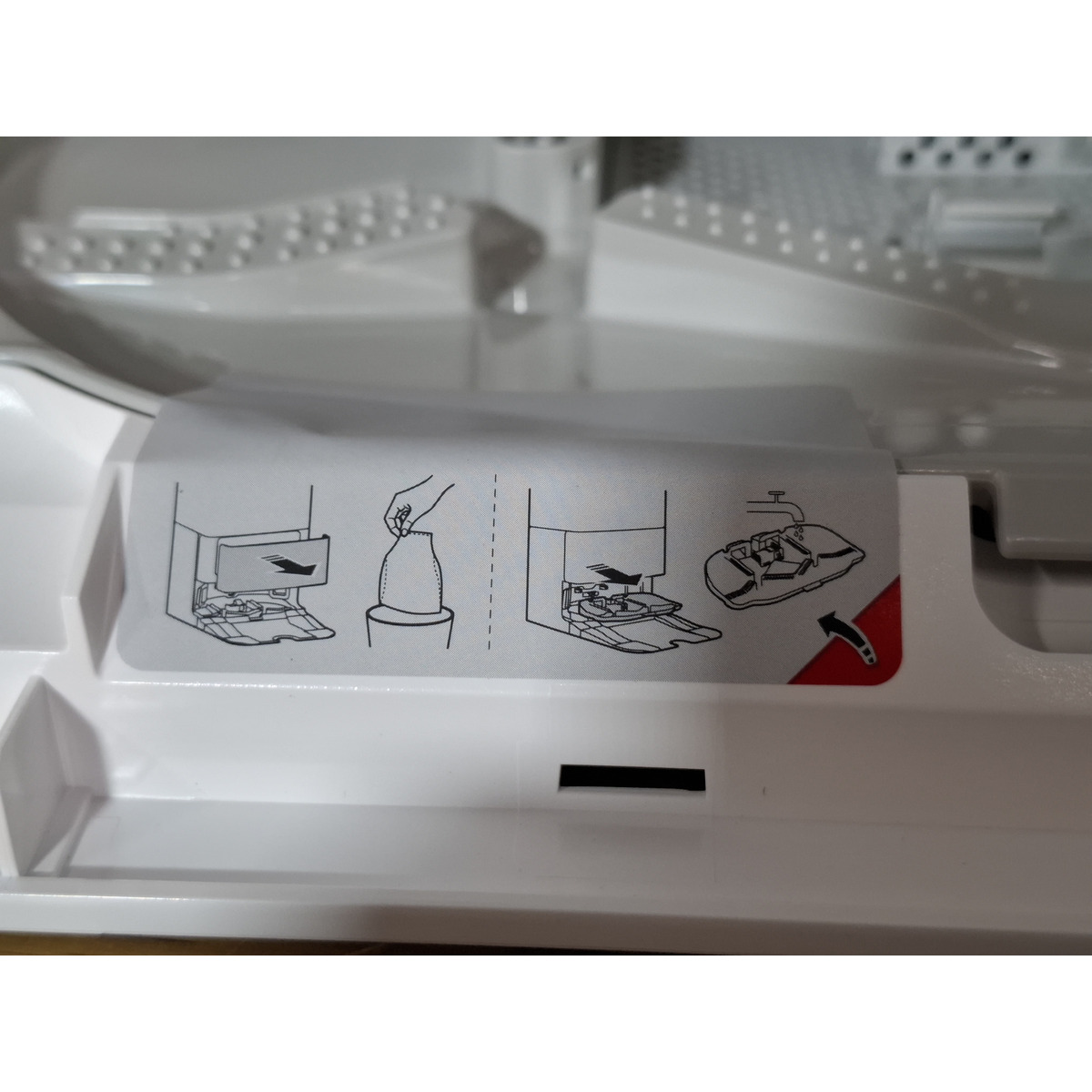 Робот-пылесос Roborock Qrevo MaxV With Refaill and Drainage System, белый