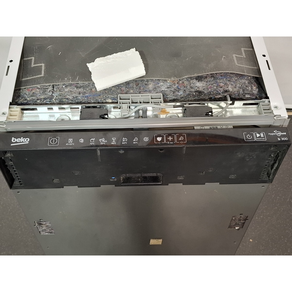 Посудомоечная машина Beko BDIS38120Q, белый