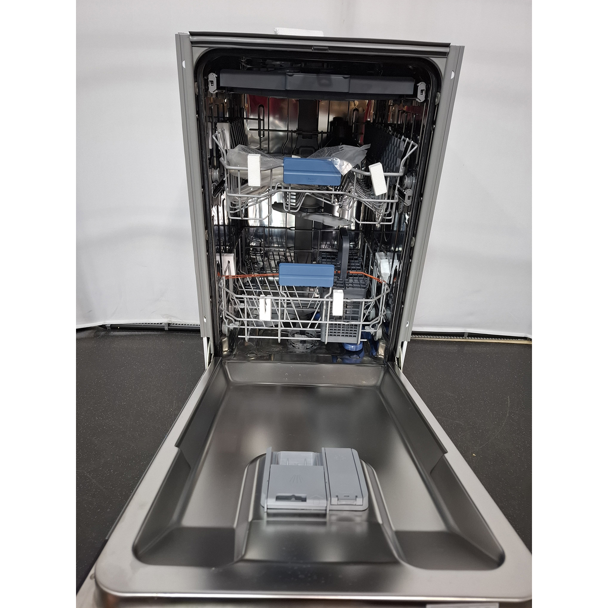 Посудомоечная машина Beko BDIS38120Q, белый