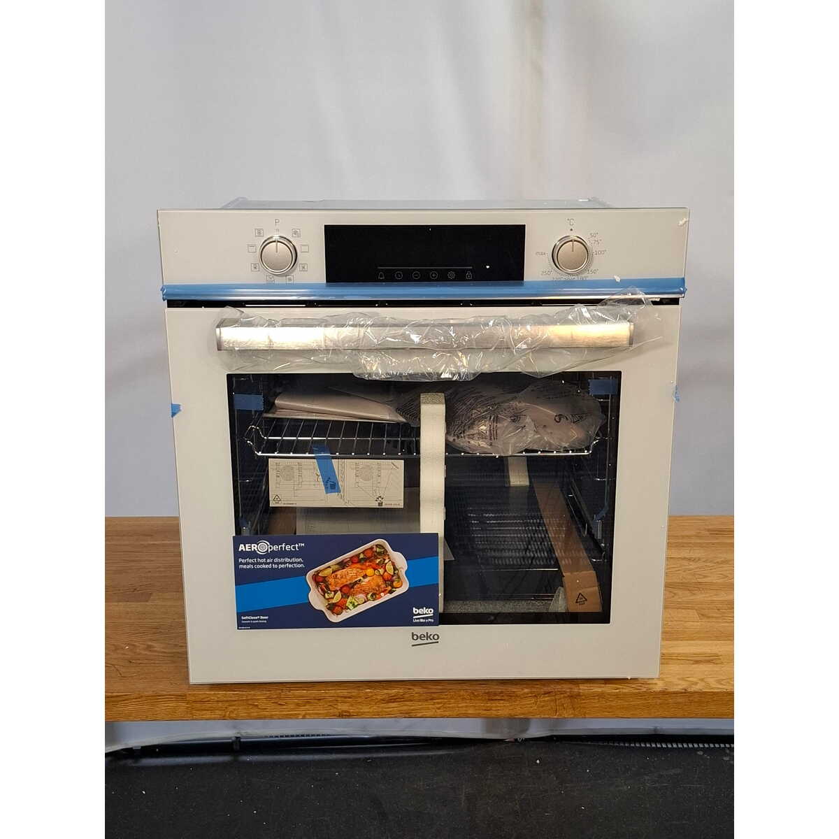 Духовой шкаф Beko BBIM14300WMS, белый