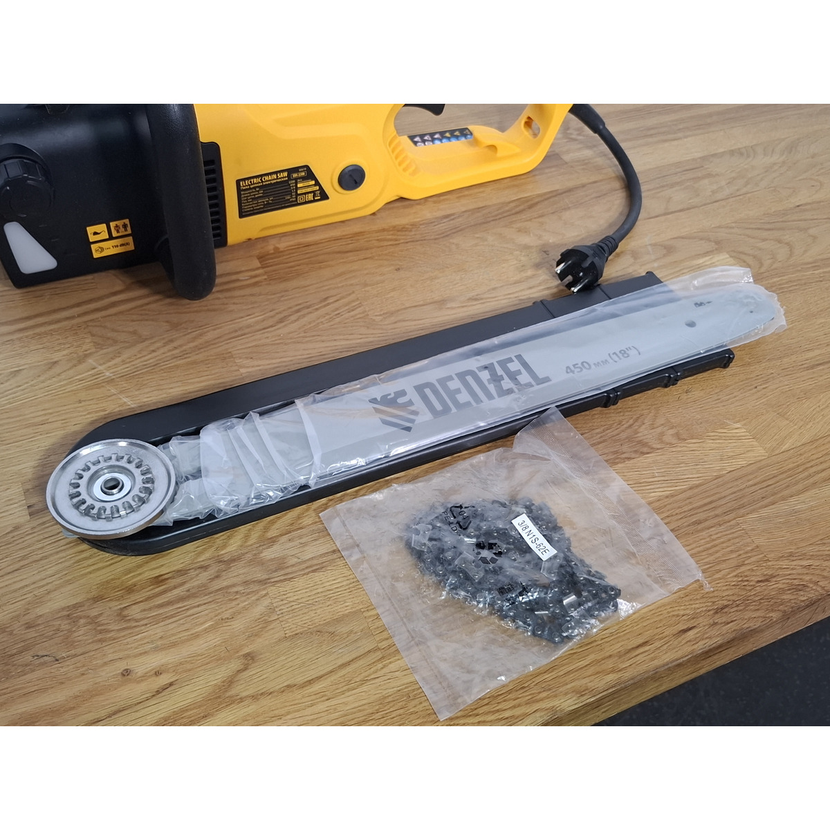 Электрическая цепная пила Denzel EDS-2200 (Цвет: Yellow)