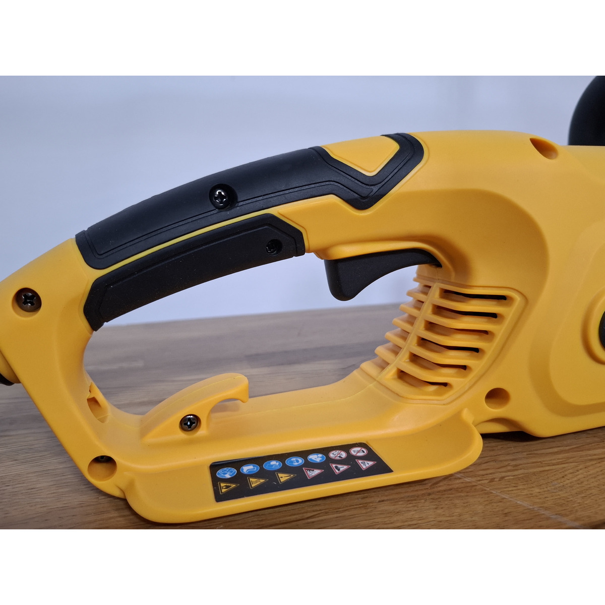Электрическая цепная пила Denzel EDS-2200 (Цвет: Yellow)