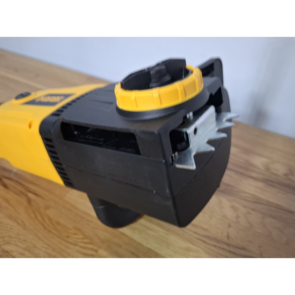 Электрическая цепная пила Denzel EDS-2200 (Цвет: Yellow)