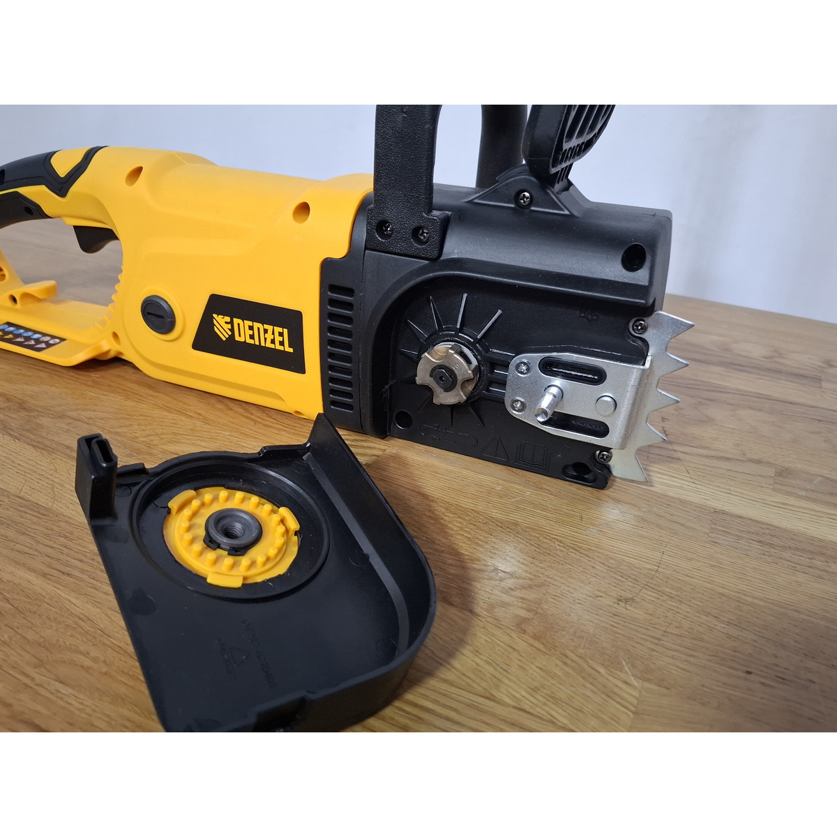 Электрическая цепная пила Denzel EDS-2200 (Цвет: Yellow)