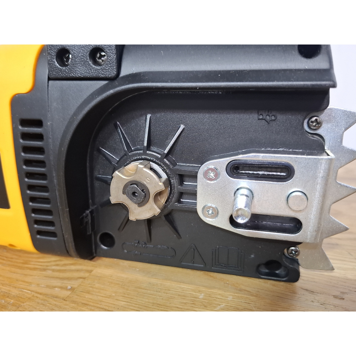 Электрическая цепная пила Denzel EDS-2200 (Цвет: Yellow)