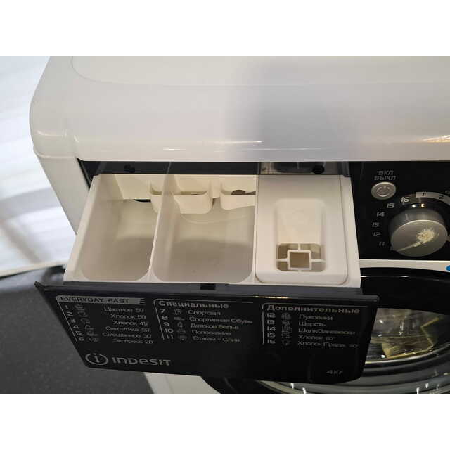 Стиральная машина Indesit EWUD 4105 BK CIS, белый Стиральная машина Indesit EWUD 4105 BK CIS, белый