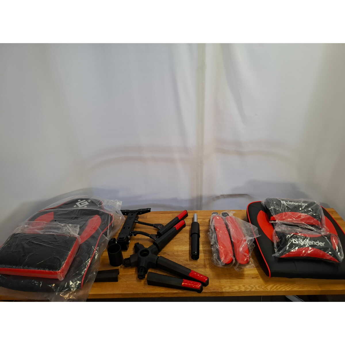 Кресло игровое Defender Tauros (Цвет: Red/Black)
