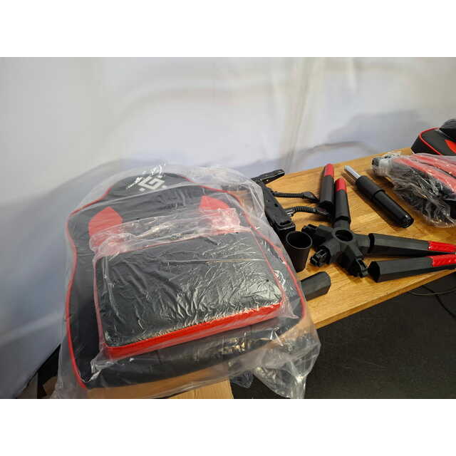 Кресло игровое Defender Tauros (Цвет: Red / Black)