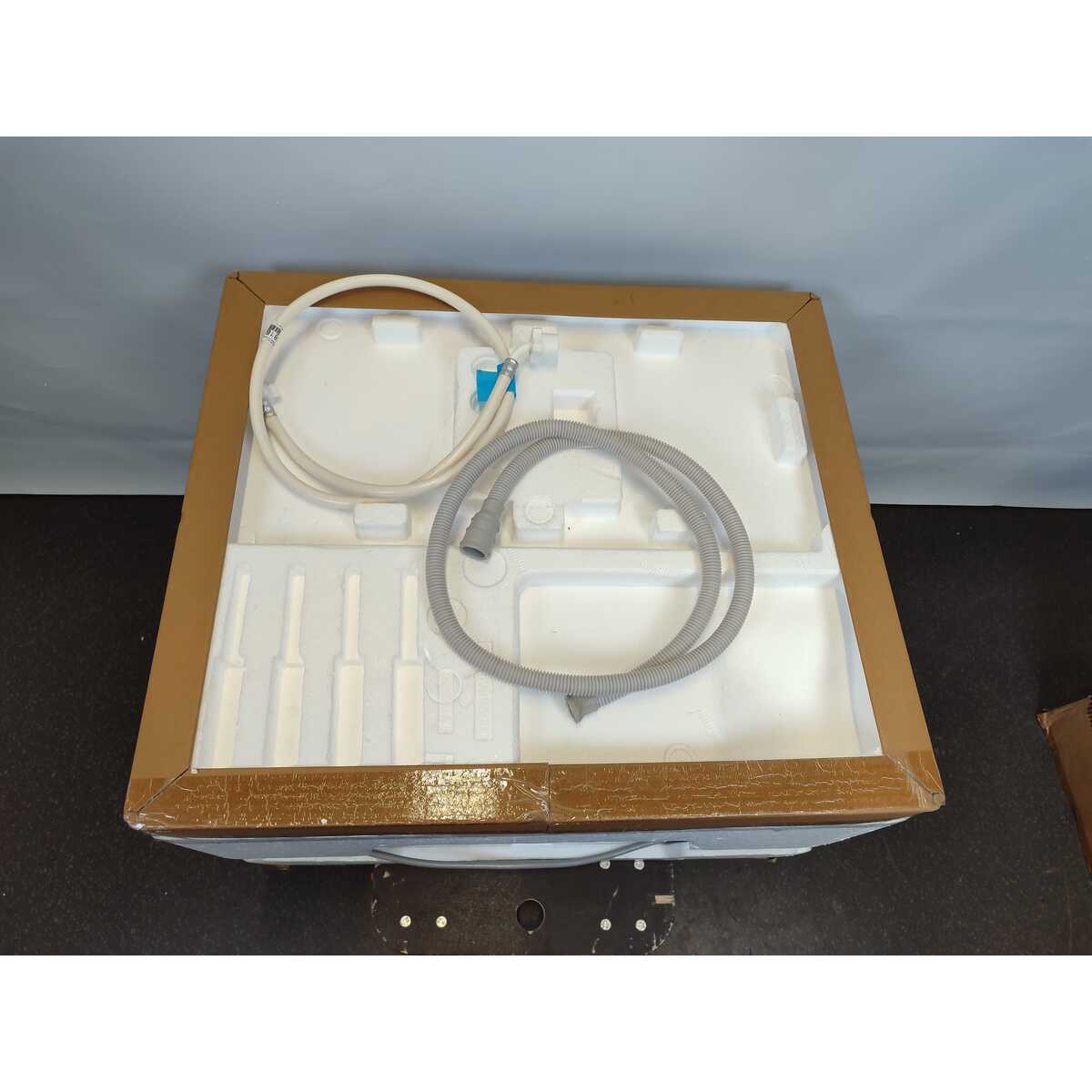 Стиральная машина Haier HW30-BP7407, белый
