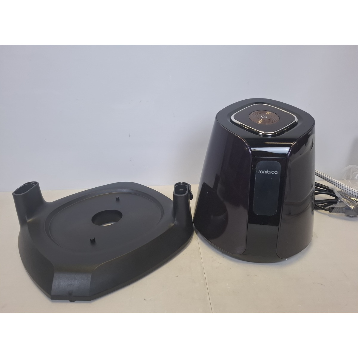 Отпариватель напольный Rombica myHome RGS-001, черный