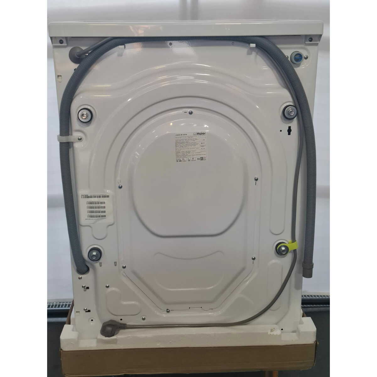 Стиральная машина Haier HW80-B14279, белый