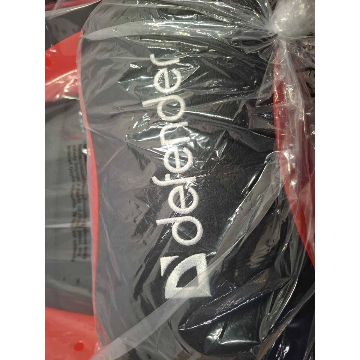 Кресло игровое Defender Tauros (Цвет: Red / Black)