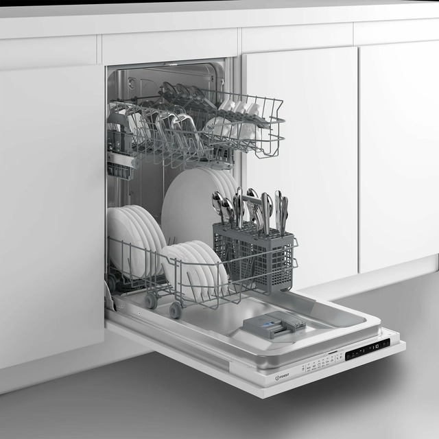 Посудомоечная машина Indesit DIS 1C69 (Цвет: Silver)