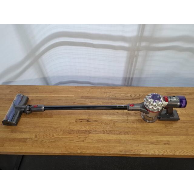 Пылесос Dyson V8 (Цвет: Silver / Nickel) Пылесос Dyson V8 (Цвет: Silver / Nickel)