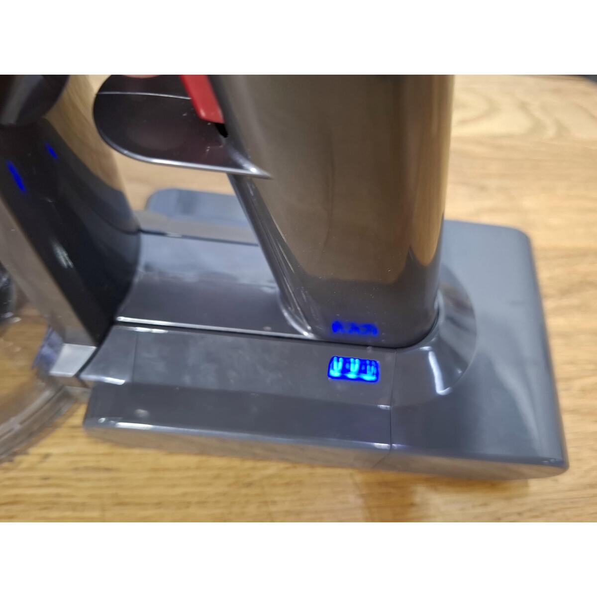 Пылесос Dyson V8 (Цвет: Silver / Nickel)