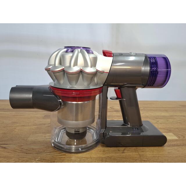 Пылесос Dyson V8 (Цвет: Silver / Nickel) Пылесос Dyson V8 (Цвет: Silver / Nickel)