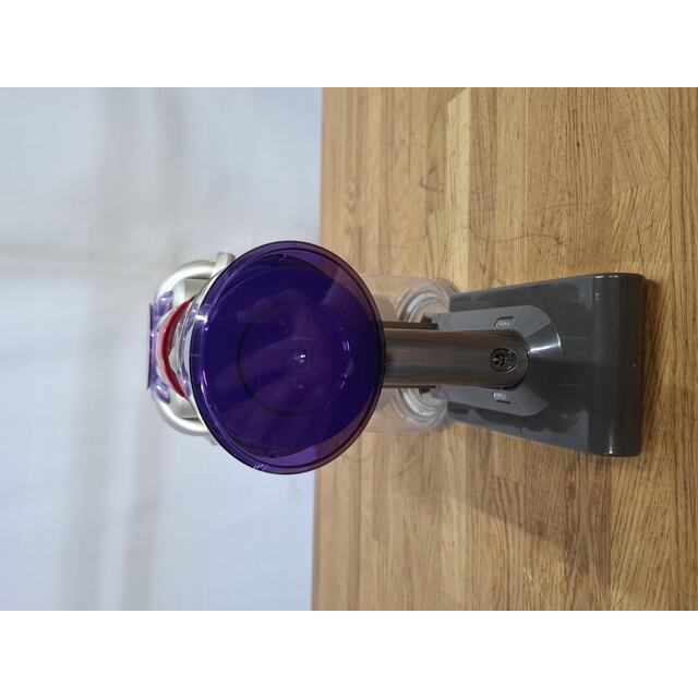 Пылесос Dyson V8 (Цвет: Silver / Nickel) Пылесос Dyson V8 (Цвет: Silver / Nickel)