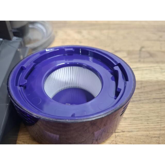 Пылесос Dyson V8 (Цвет: Silver / Nickel) Пылесос Dyson V8 (Цвет: Silver / Nickel)