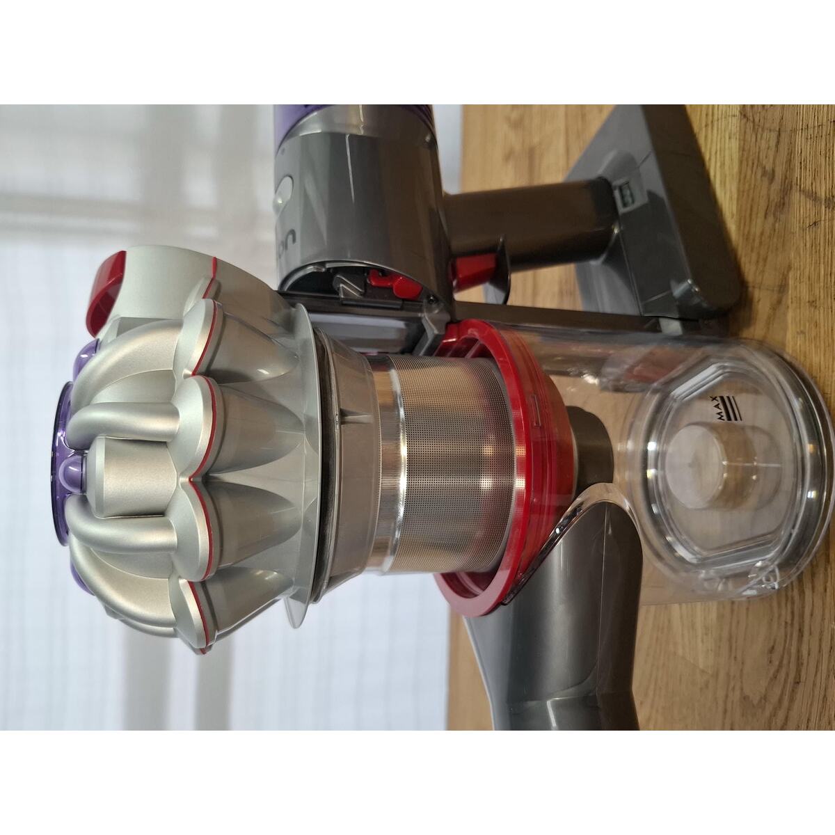 Пылесос Dyson V8 (Цвет: Silver / Nickel)