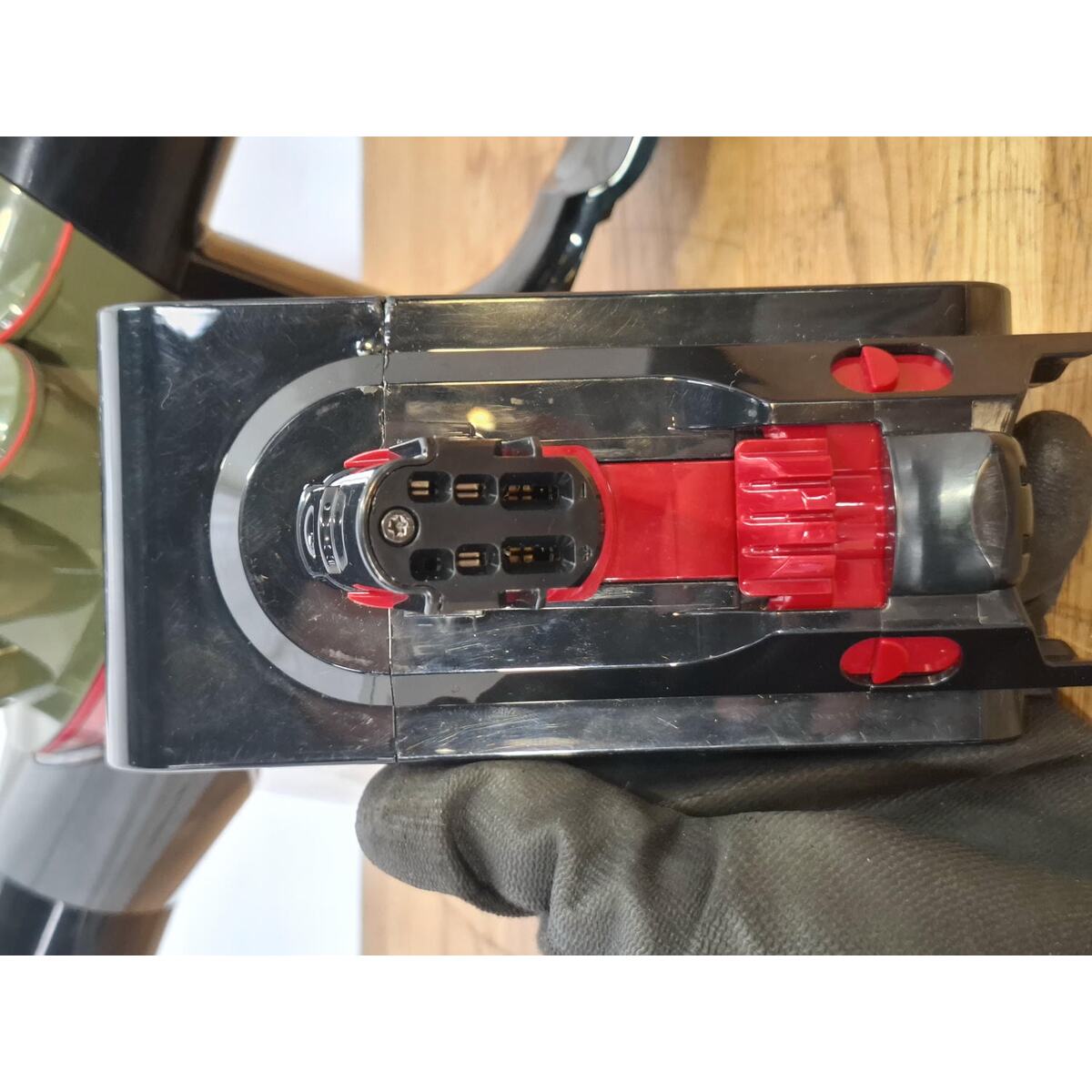 Пылесос Dyson Cyclone V8 New, черный