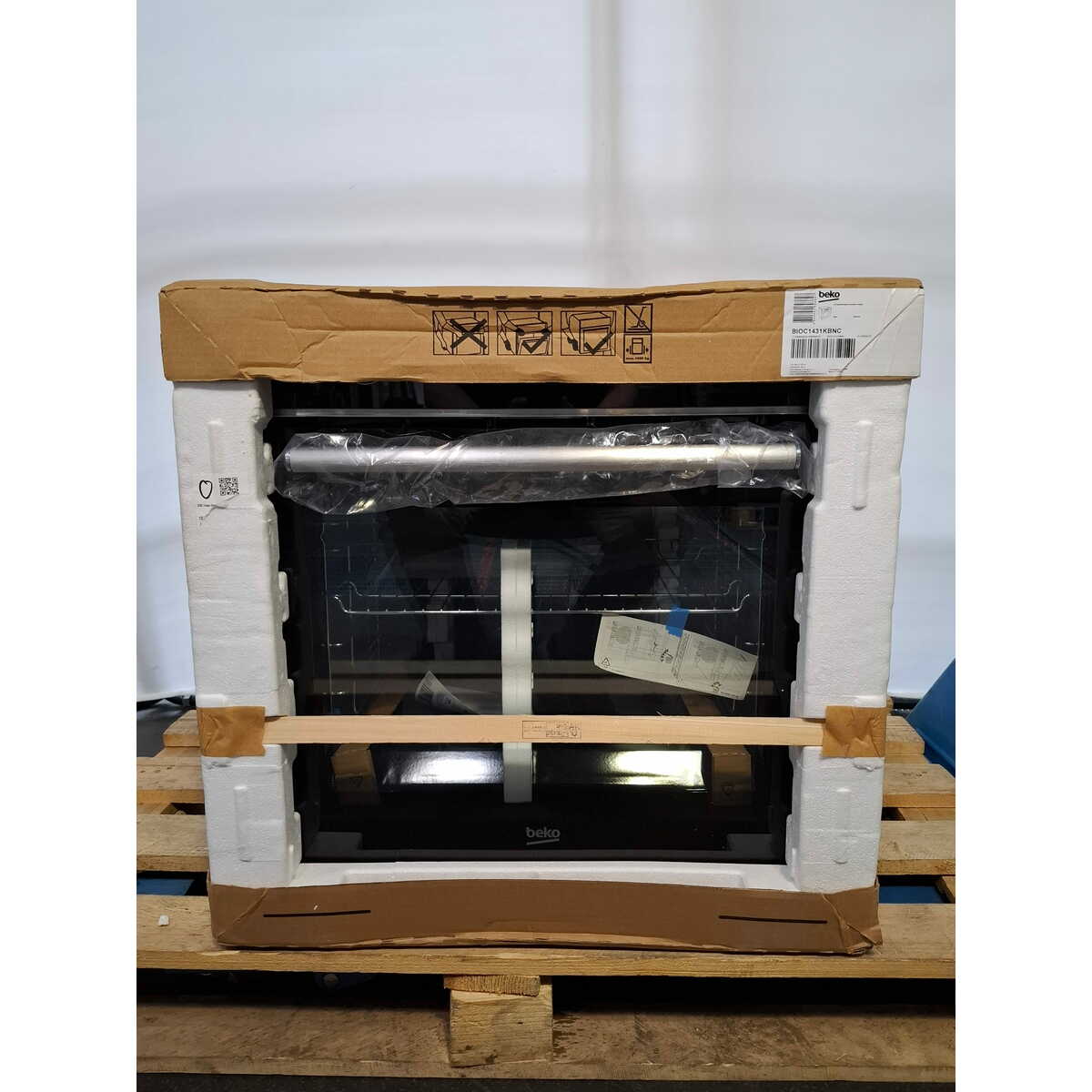 Духовой шкаф Beko BIOC1431KBNC, черный