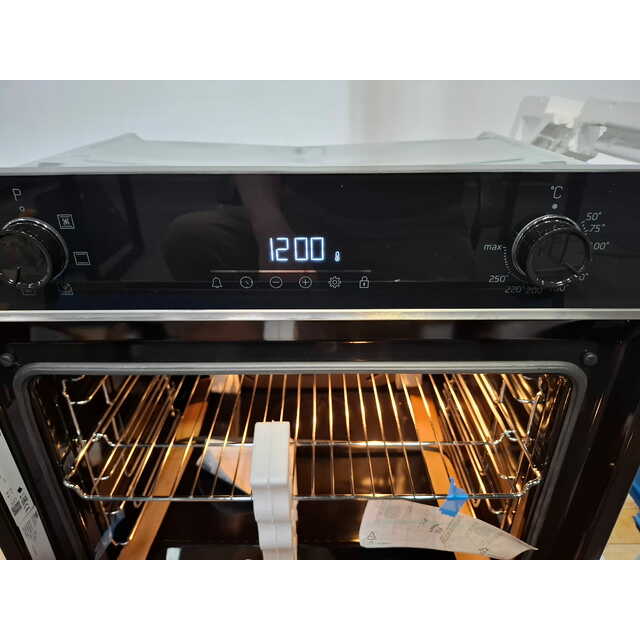 Духовой шкаф Beko BIOC1431KBNC, черный