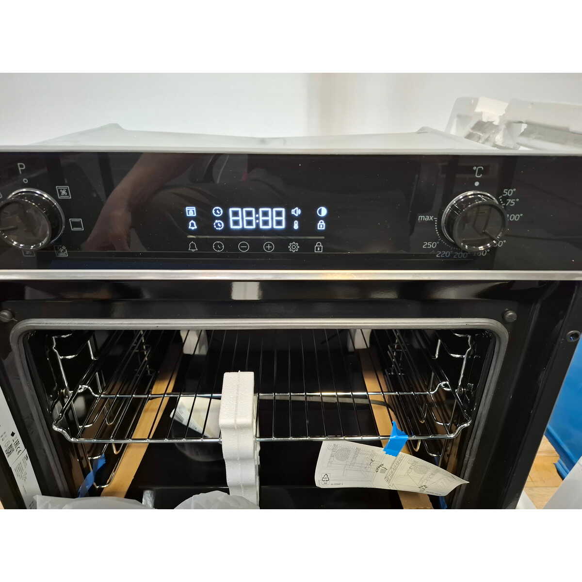 Духовой шкаф Beko BIOC1431KBNC, черный