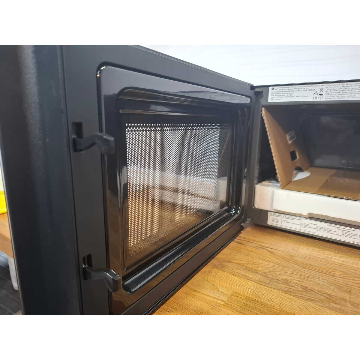 Микроволновая печь LG MW23R35GIB, черный