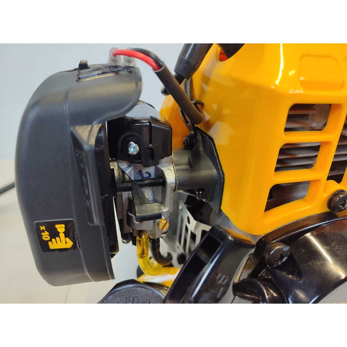 Триммер бензиновый Champion T444S-2 (2-коробки) (Цвет: Yellow/Black)