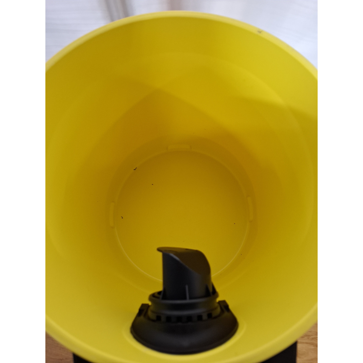 Строительный пылесос Karcher WD 3 V-17 / 4 / 20 (Цвет: Yellow)