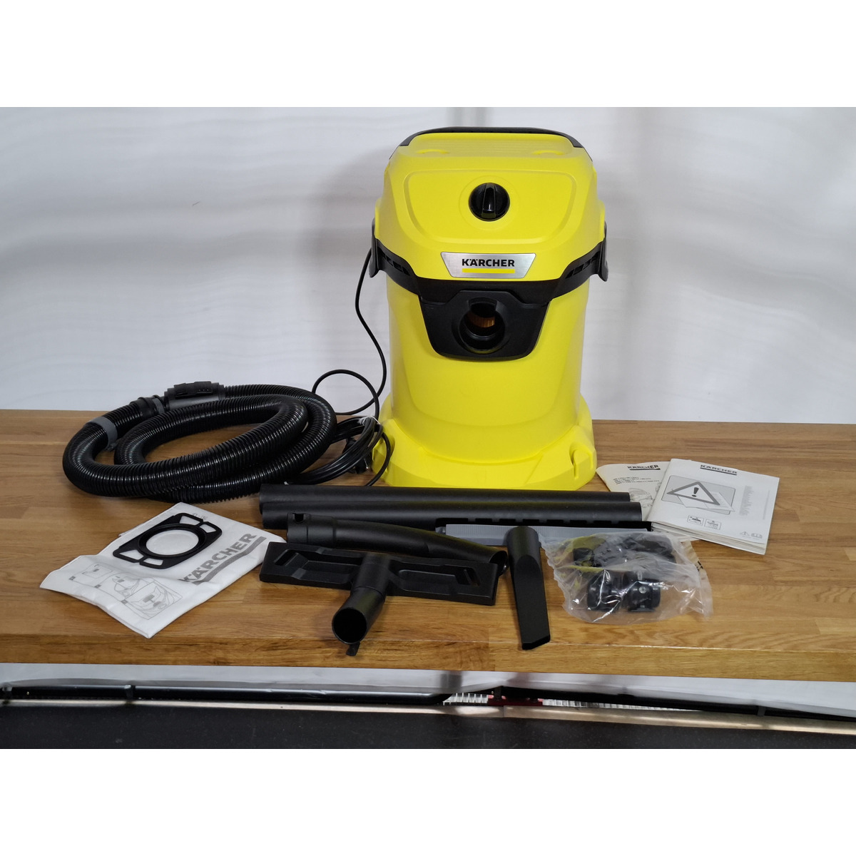 Строительный пылесос Karcher WD 3 V-17 / 4 / 20 (Цвет: Yellow)