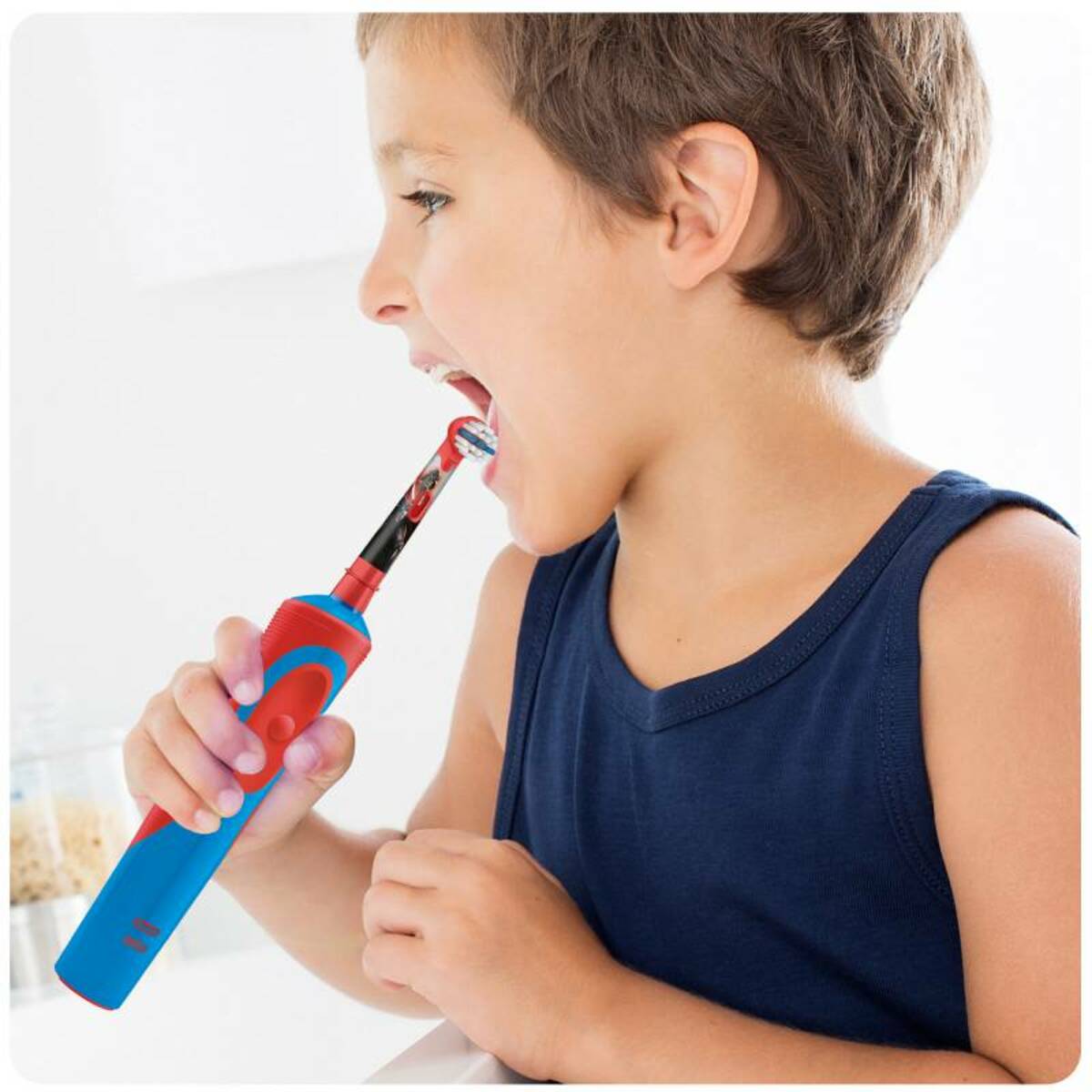 Зубная щетка электрическая Oral-B Stages Power StarWars (Цвет: Red / Blue)