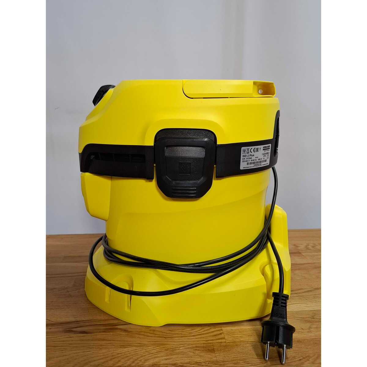 Строительный пылесос Karcher WD 2 Plus V-12/4/18 (Цвет: Yellow)
