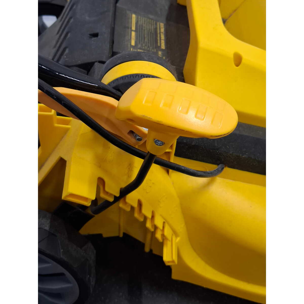 Газонокосилка роторная Denzel GMC-2000 (Цвет: Yellow / Black)