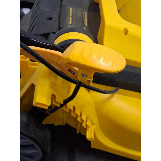 Газонокосилка роторная Denzel GMC-2000 (Цвет: Yellow / Black) Газонокосилка роторная Denzel GMC-2000 (Цвет: Yellow / Black)