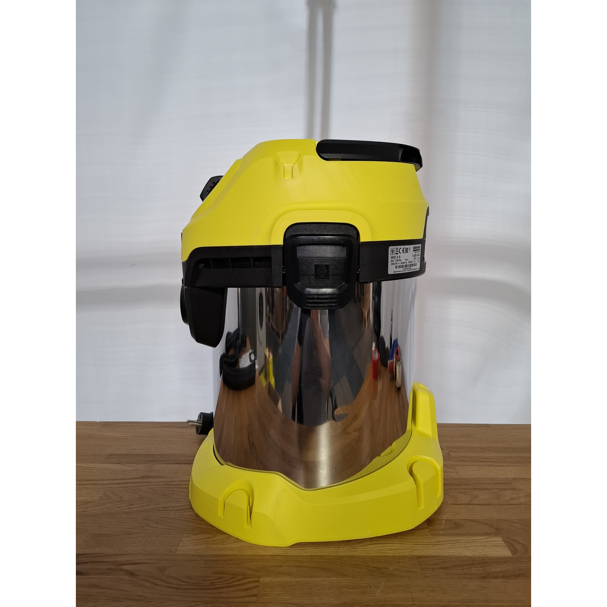 Строительный пылесос Karcher WD 3 S V-17 / 4 / 20 (Цвет: Yellow)