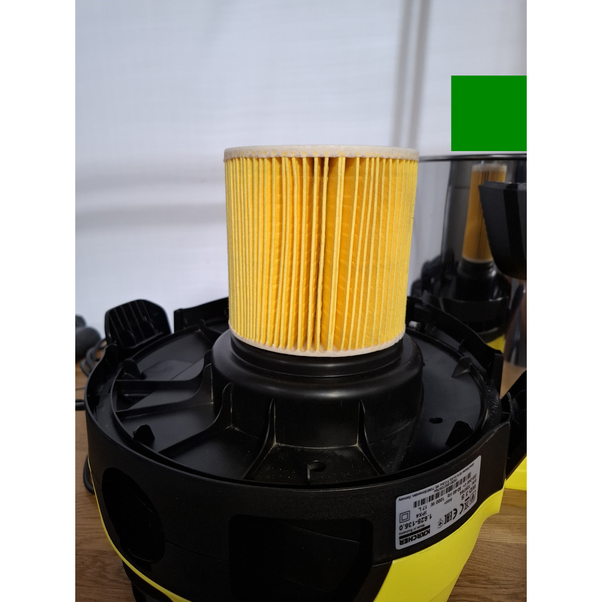 Строительный пылесос Karcher WD 3 S V-17 / 4 / 20 (Цвет: Yellow)